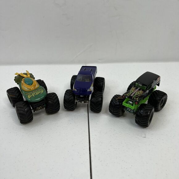 Lot of 3 Hot Wheels Monster Jam Truck Grave Digger Ninja Turtles Manic Rev Tredz - Picture 2 of 13
